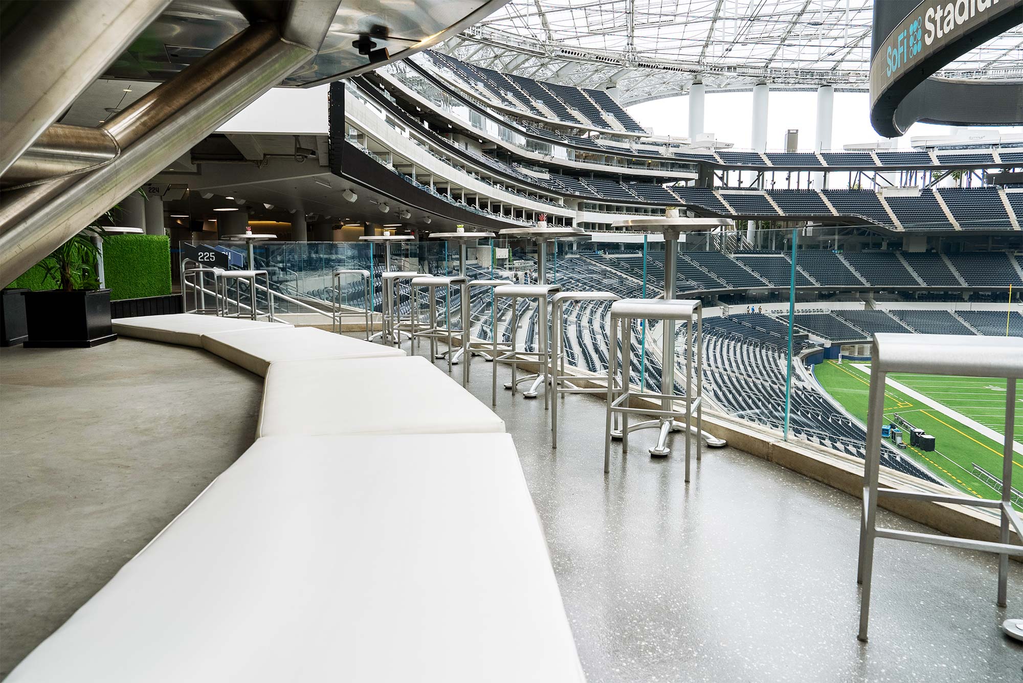 Corona Club Deck Suite
