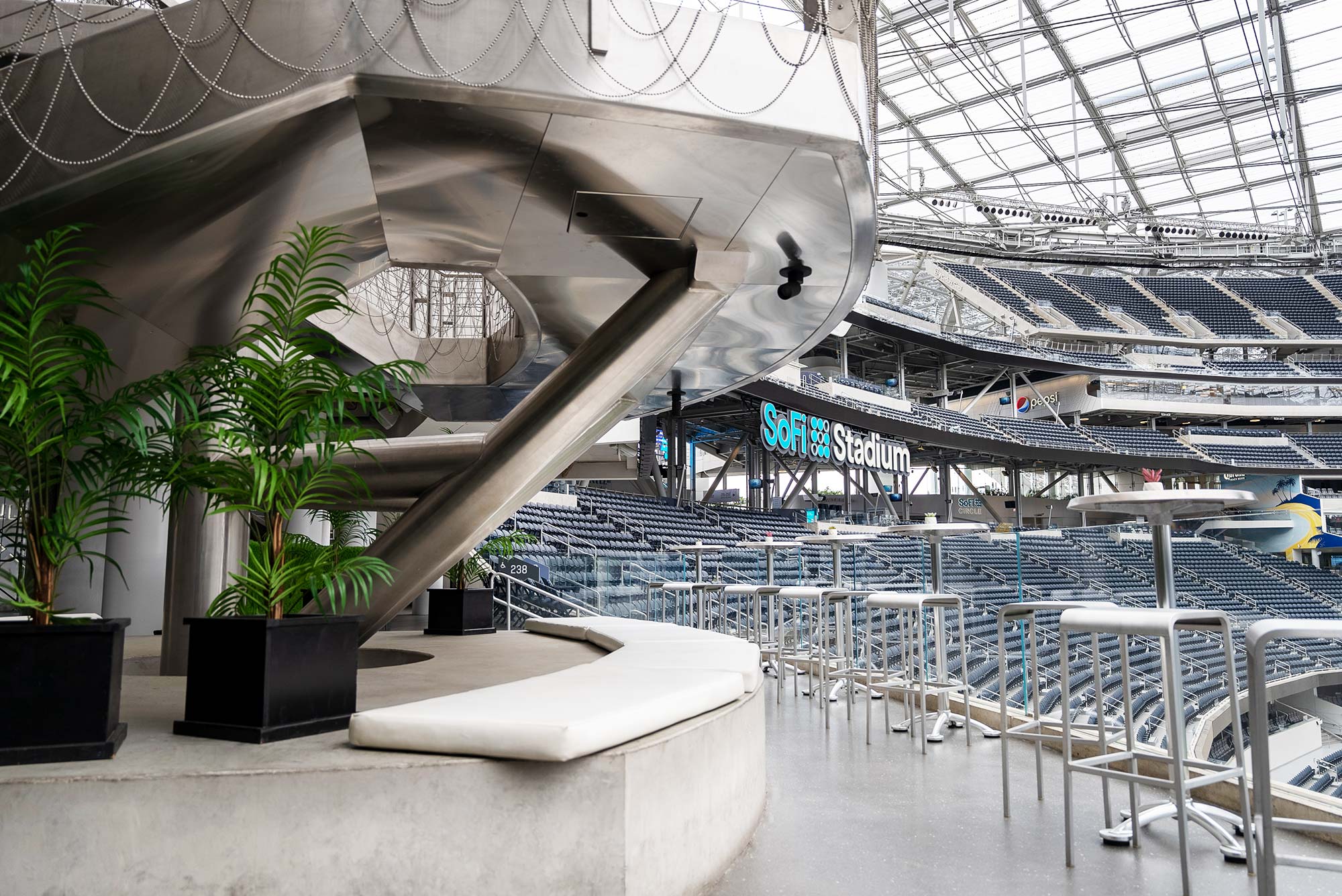 Ultra Club Deck Suite